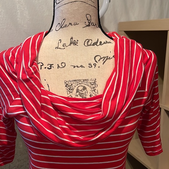 Ann Taylor GUC red stripe shirt sze medium - Picture 2 of 5